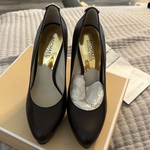 Michael Kors Hamilton Pump Dark Chocolate